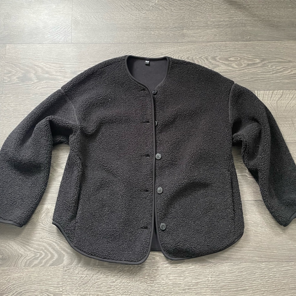 Uniqlo Cozy Black Sherpa Button-Up Jacket